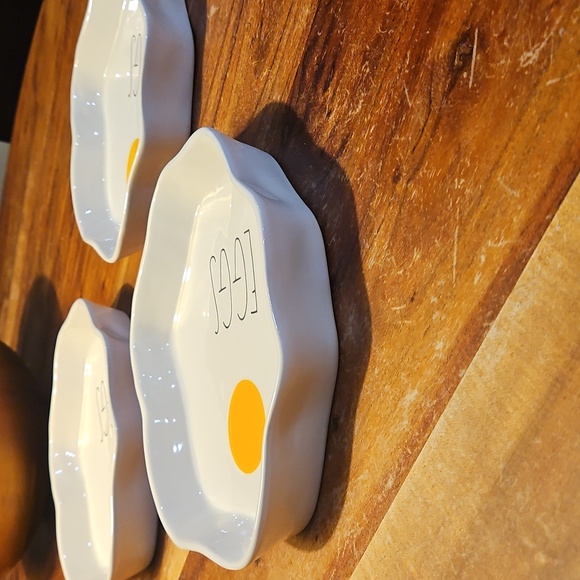 Rae Dunn EGGS plates - Picture 4 of 5